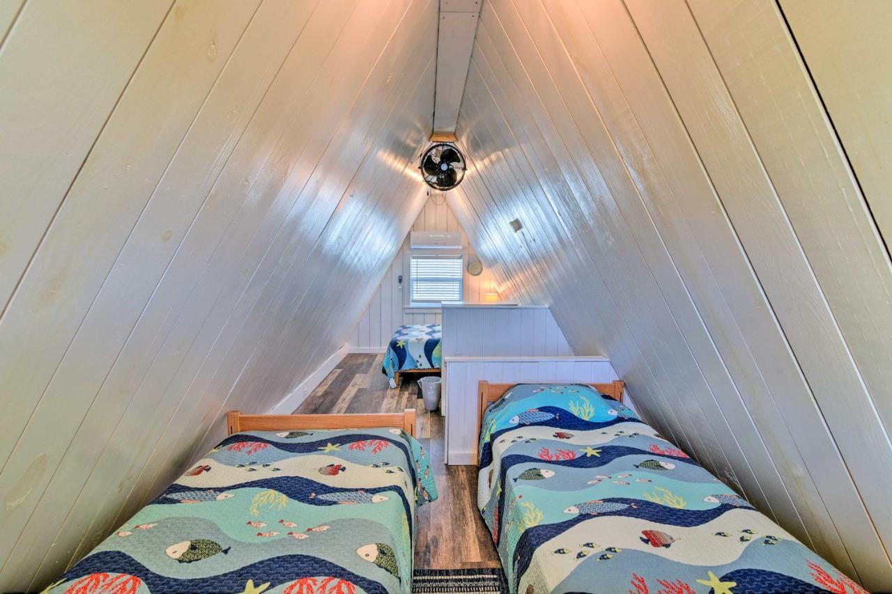 A-Frame Home With Deck - 2 Blocks To Surfside Beach! Kültér fotó